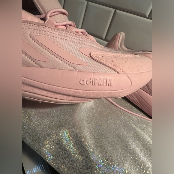 Adidas Ozelia pink addition size 6.5, like new - Picture 3 of 4